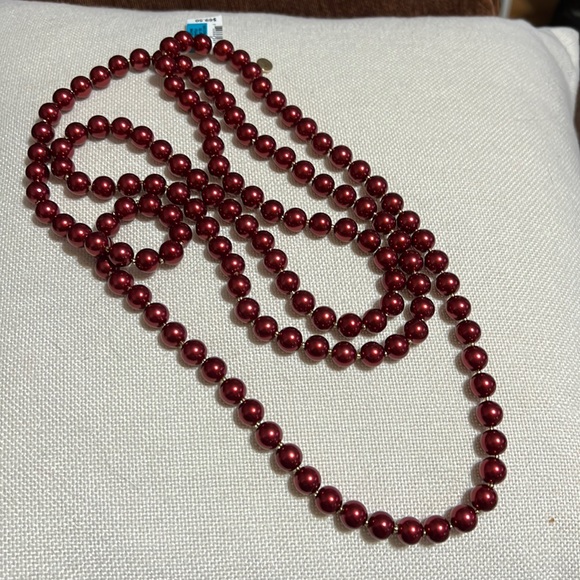 BRAND NEW! Long Red Pearl Necklace - Picture 3 of 7